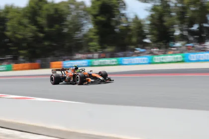 Norris fights through Zandvoort drama to claim back-to-back victories