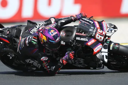 Martín snatches Silverstone pole as Aprilia lock out front row